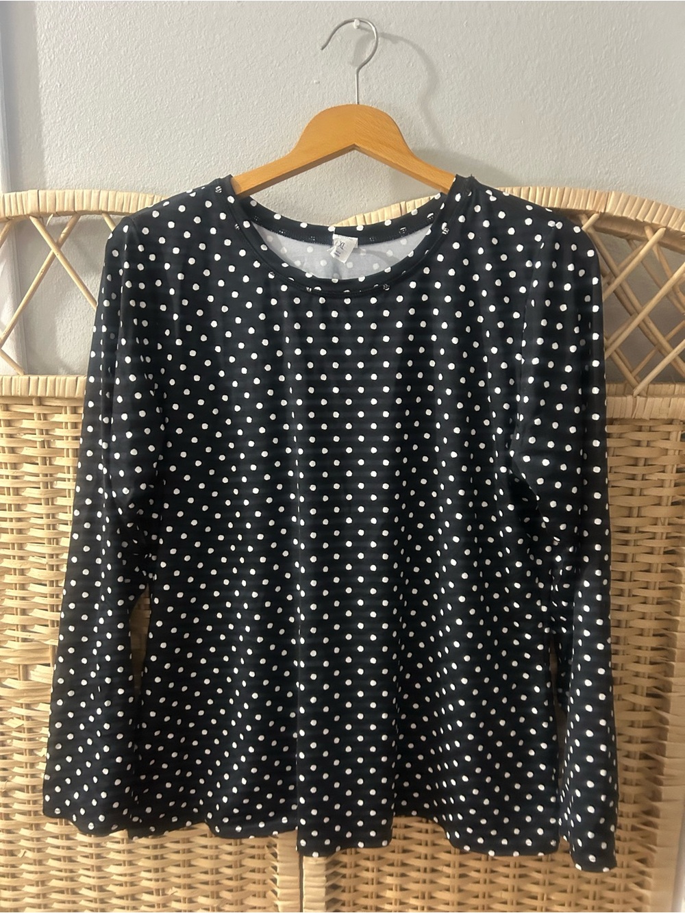 Croft & Barrow ladies Black Polka Dot Rash Guard shirt size XL